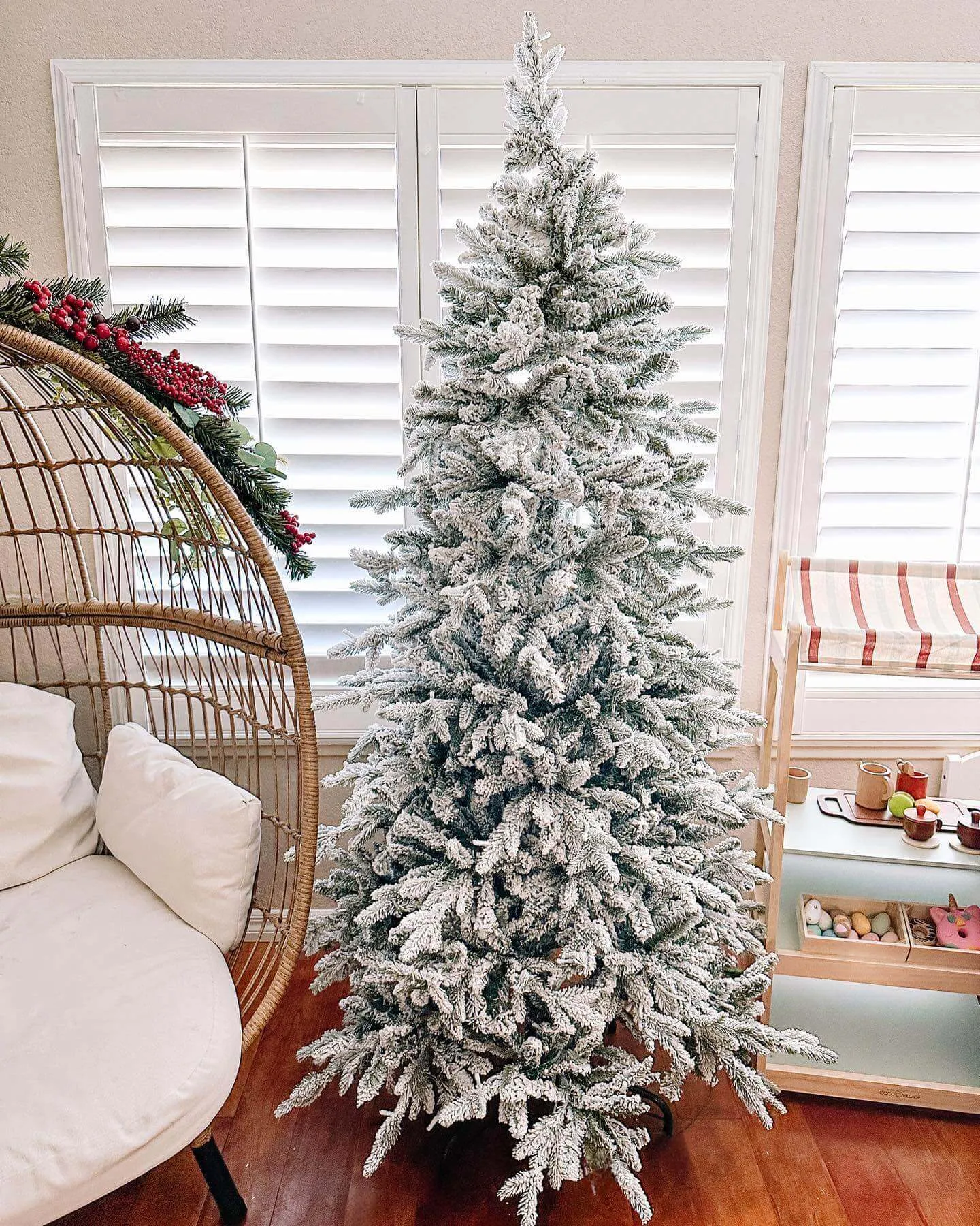 9' Queen Flock® Slim Artificial Christmas Tree With 900 Warm White LED Lights