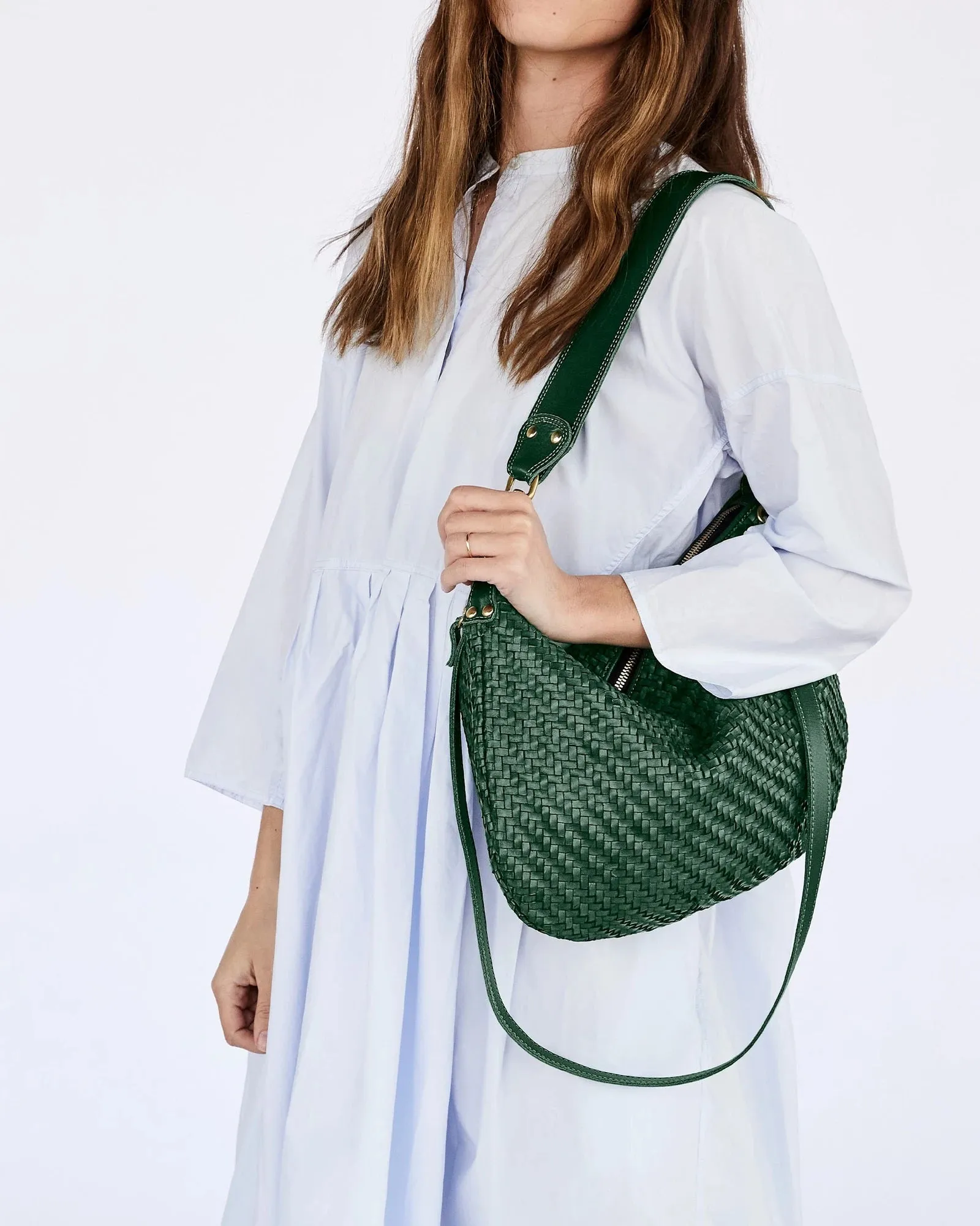 Clare V. - Moyen Messenger in Evergreen Woven Zig-Zag