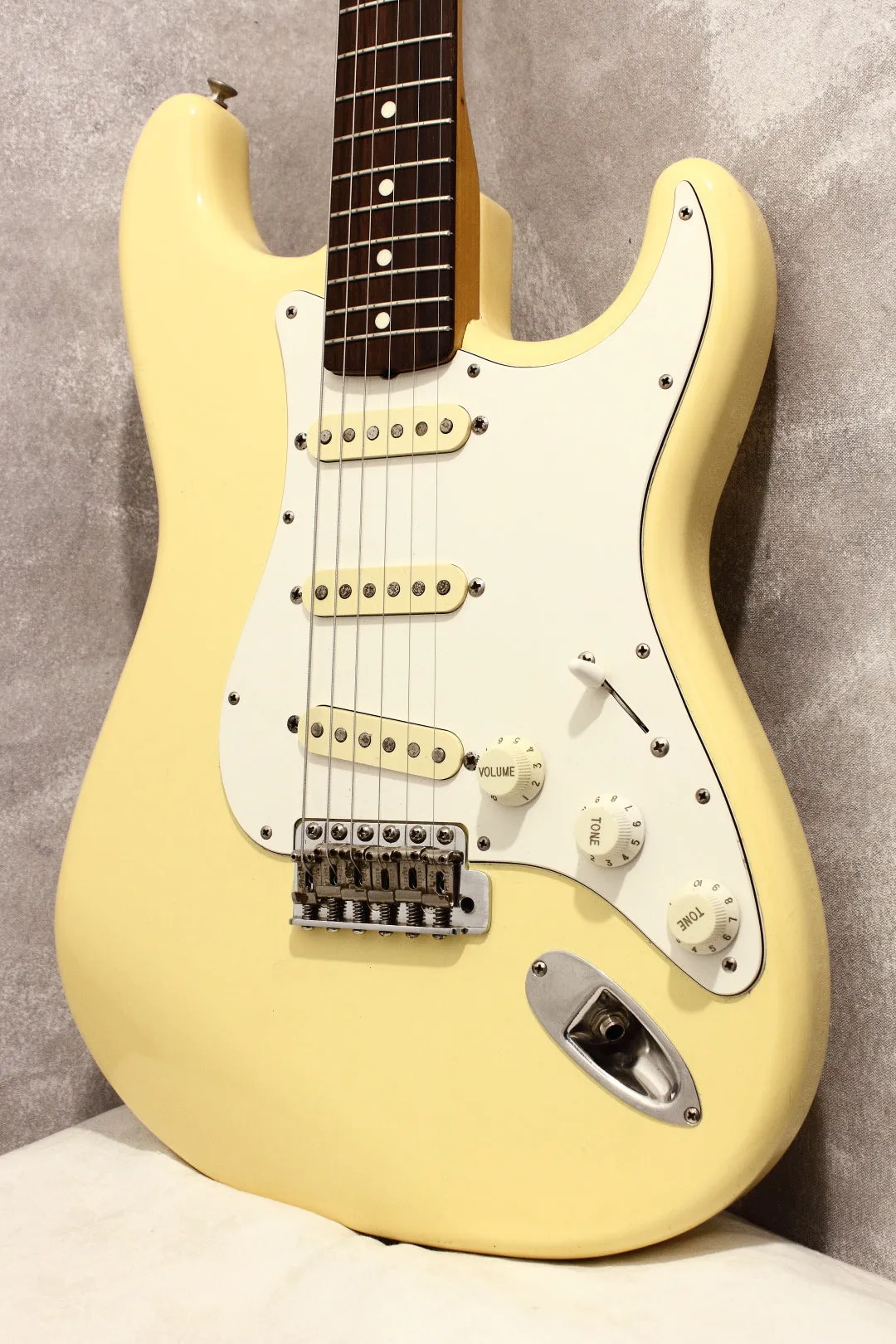 Fender Japan '62 Stratocaster ST62-55 Vintage White 1988