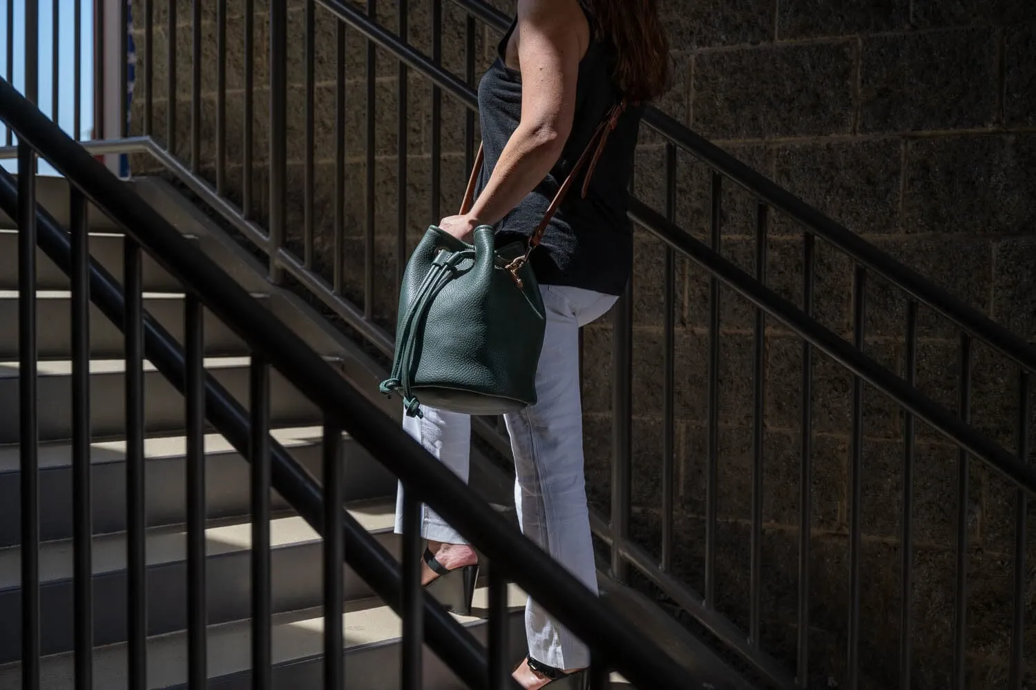 LEATHER BUCKET BAG - LARGE - FOREST GREEN