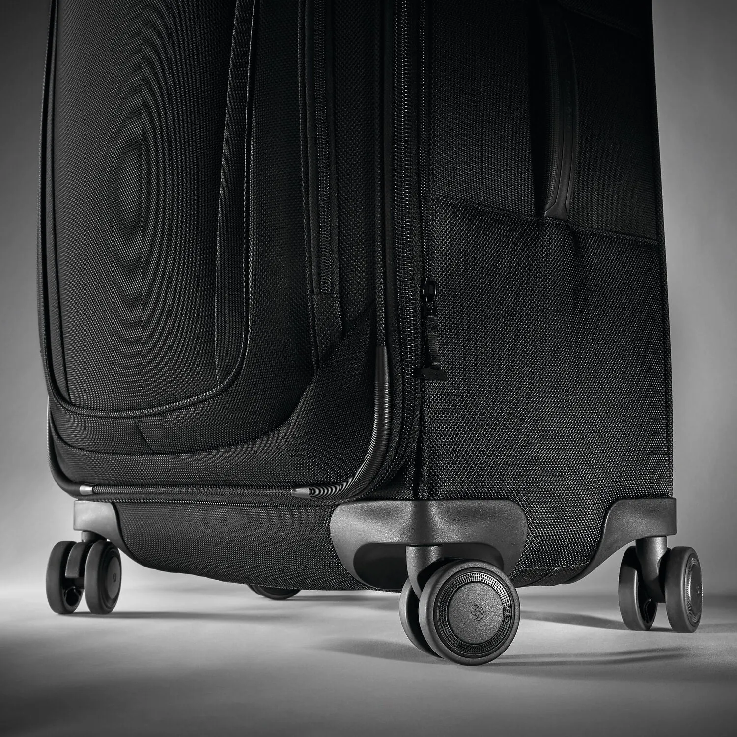 Samsonite Silhouette 16 Softside Large Expandable Spinner